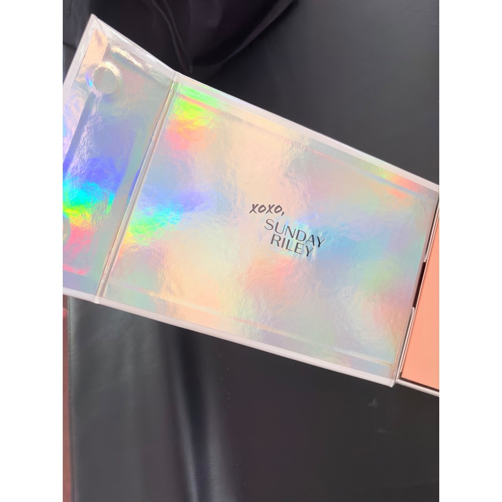 Clean Girl Glam Holographic Gift Box Magnetic Sunday Riley Women White Gold